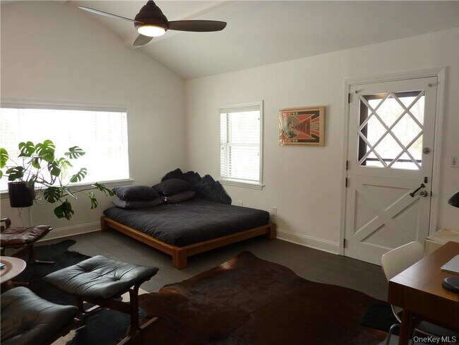 39 Laurelton Rd