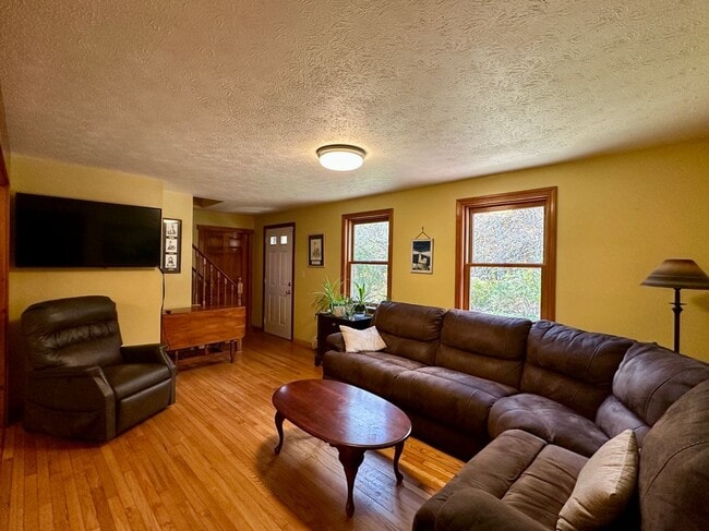 Photo - 469 Barbers Pond Rd