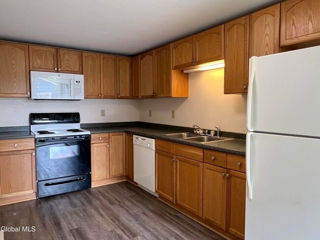 Photo - 207 E Main St Unit 1