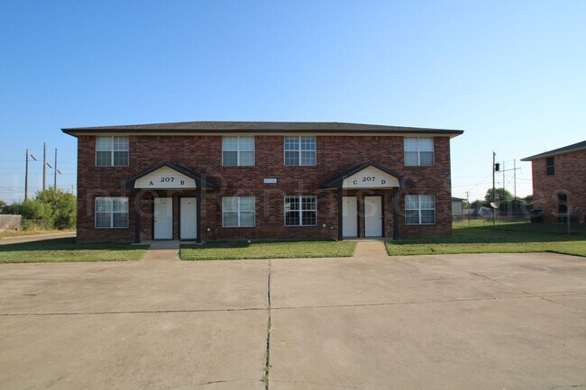 Building Photo - Just Lovely! Rental