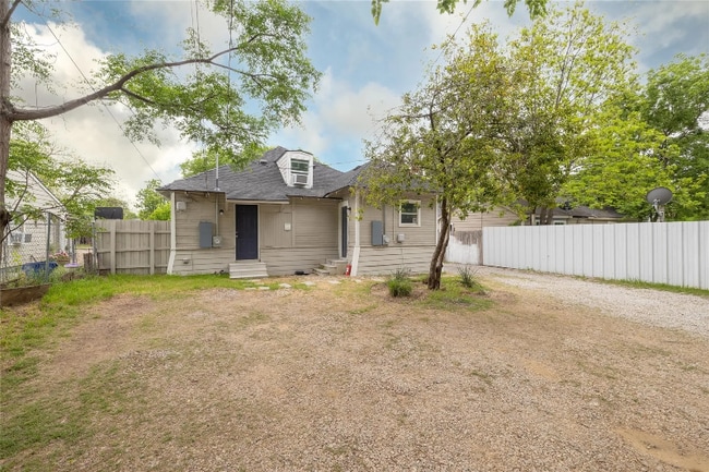 Photo - 23111 Gilford St