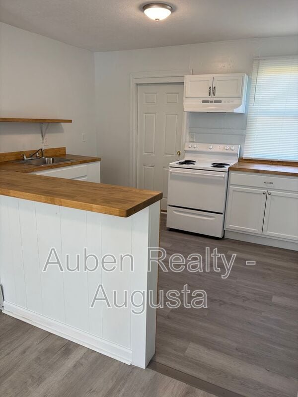 Photo - 2125 Kennedy Dr