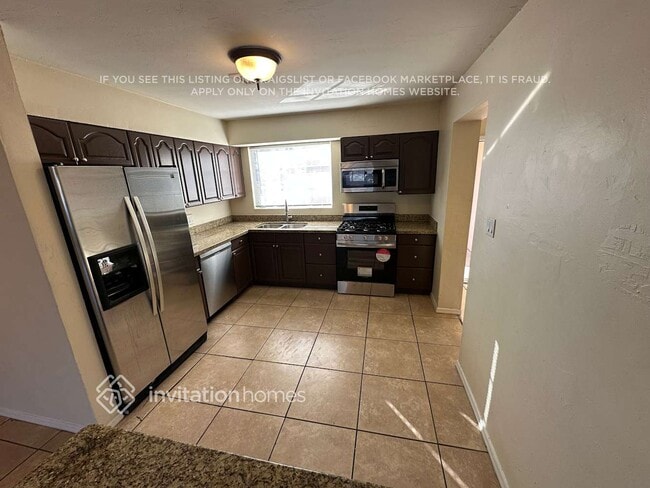 Photo - 3725 E Sheridan St