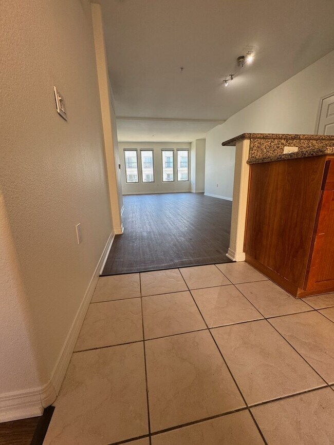 Photo - Amazing Downtown Unit Available For Rent!!!