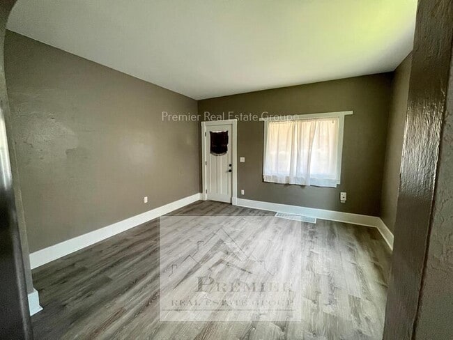 Photo - 917 E Platte Ave