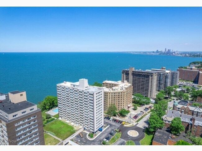 Photo - 12520 Edgewater Dr