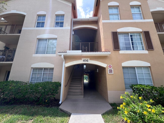 Building Photo - 4041 San Marino Blvd Unit 305 Rental