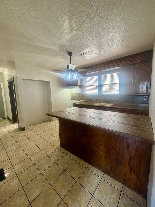 Photo - 3713 Hemlock St Unidad 1