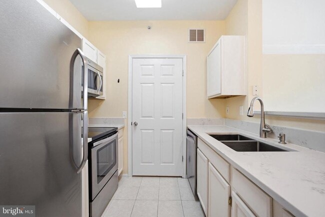 Building Photo - 1580 Spring Gate Dr. Unit 4415