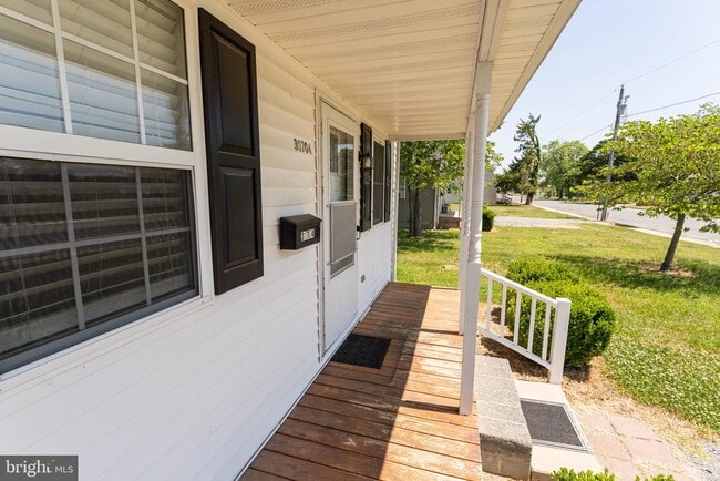 Photo - 30704 Hampden Ave