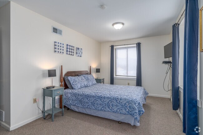 2BR, 2BA - 1,100SF - Bedroom