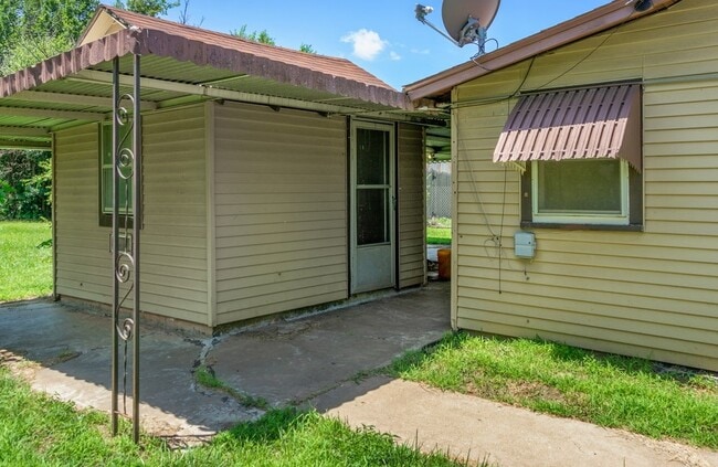 Photo - 220 NE 3rd St