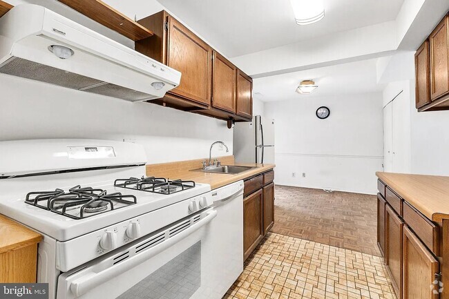 Building Photo - 11216 Cherry Hill Rd Rental