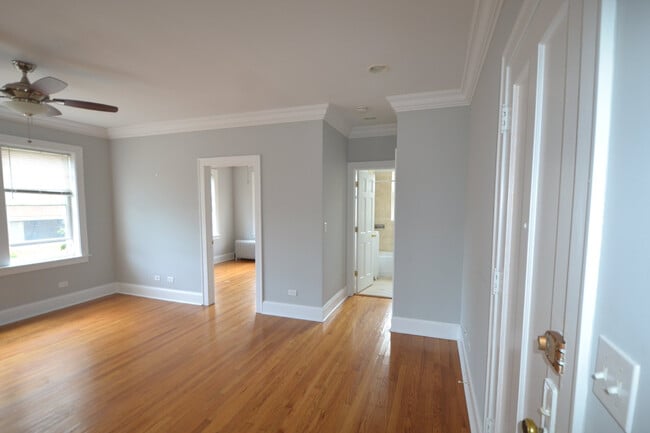 Photo - 4414 N Rockwell St Unit 3