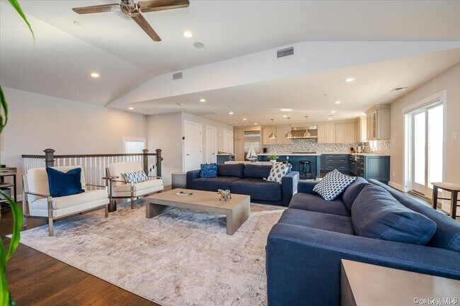206 Grand Blvd
