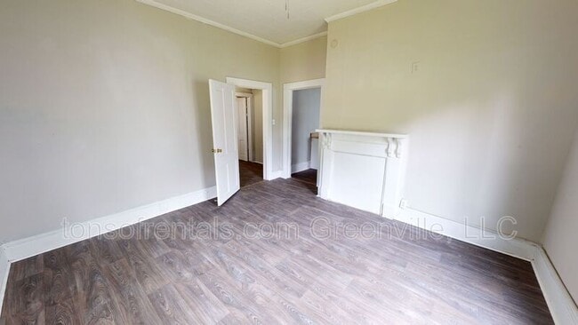 Photo - 579 Saxon Ave