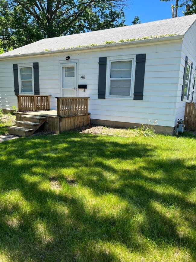 Building Photo - 2 Bedroom 1 Bath House for Rent!