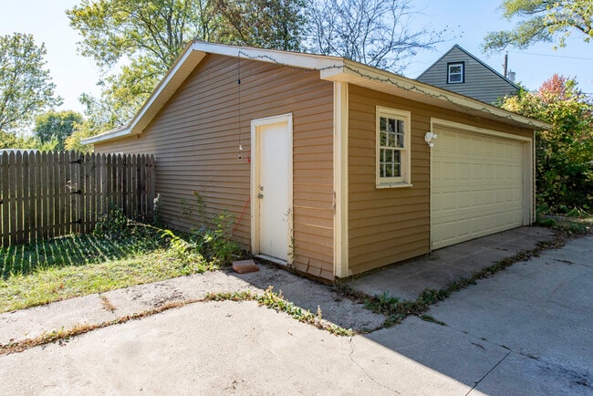 Photo - 1700 Gideon Ave