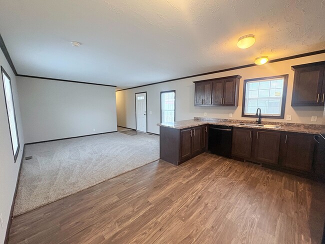 Photo - 10694 State Rte 762