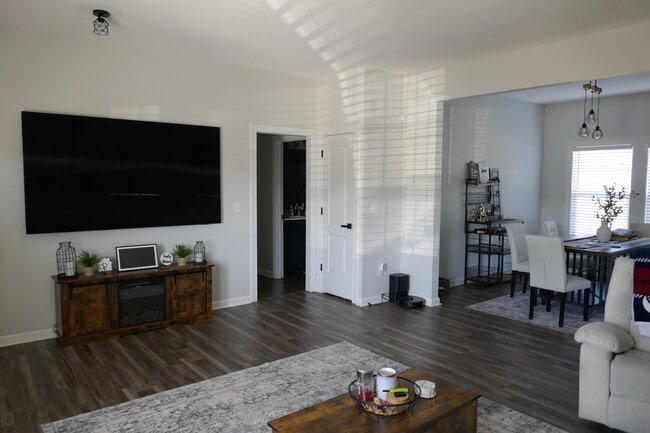 Photo - 123 Bay Leaf Dr