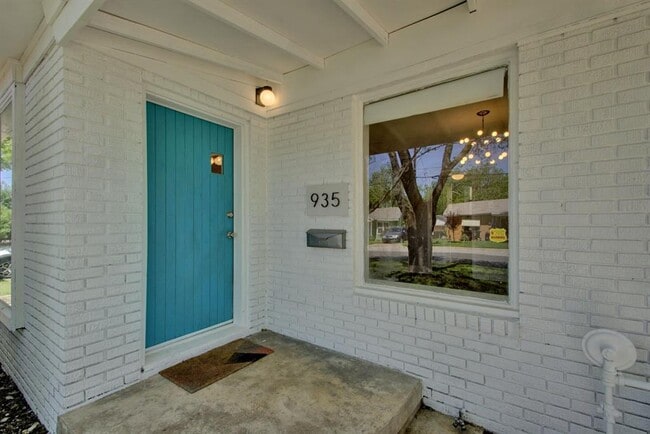 Photo - 935 E 53rd St