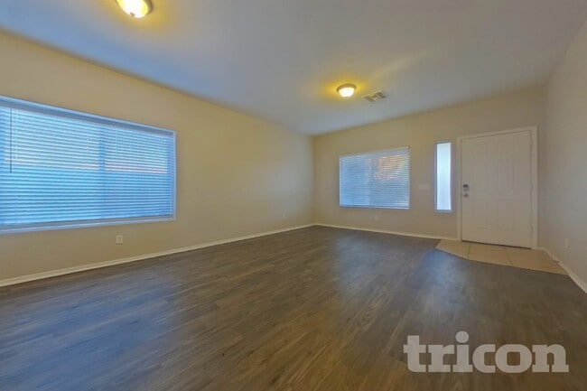 Photo - 11717 W Jackson St