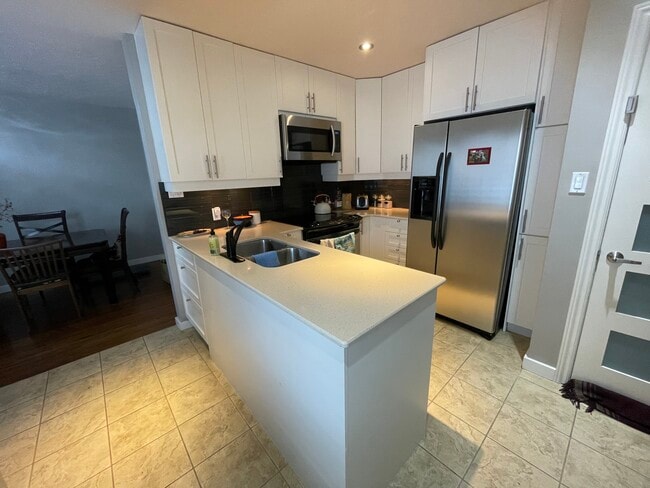 Photo - 3021 10 St NW