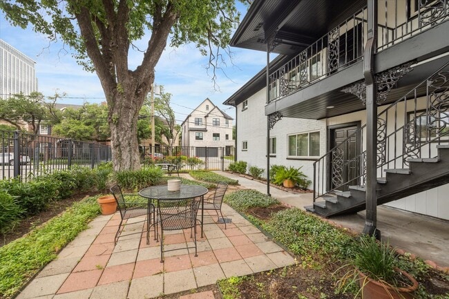 Photo - 2207 Mimosa Dr