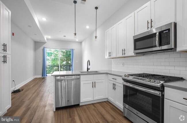 Building Photo - 910 N 17th St Unit 2 Rental