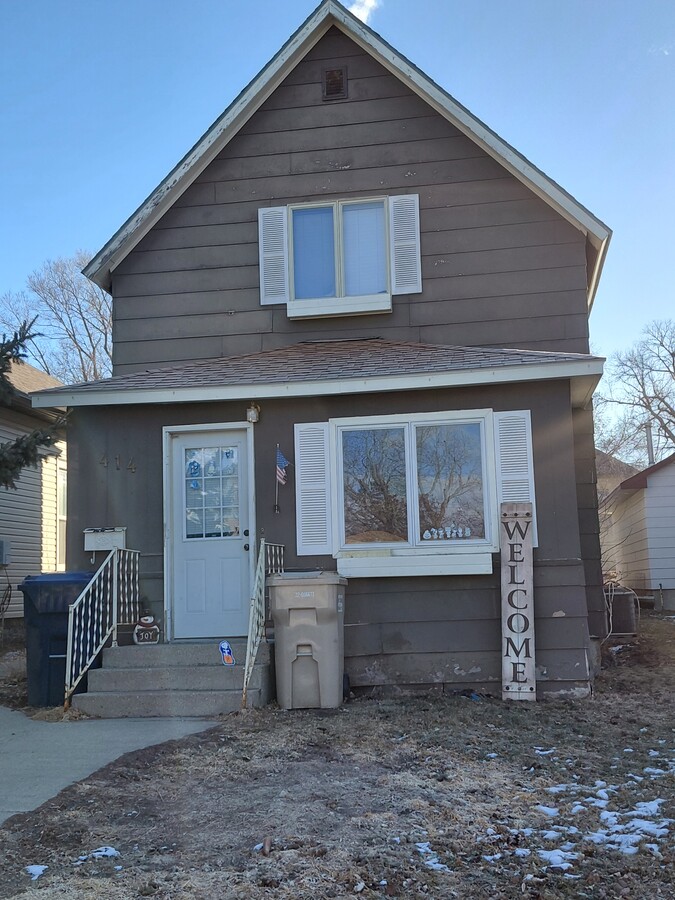 Photo - 414 3rd St NE