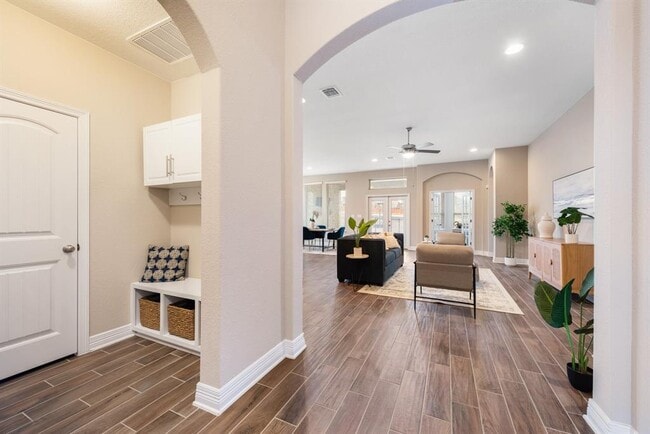 Photo - 521 Betony Lp