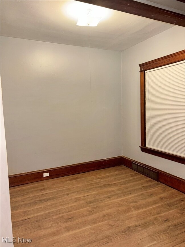 Photo - 7523 Osage Ave Unidad DOWN