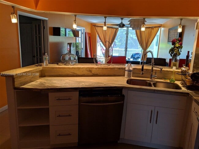 Building Photo - 1660 NE 191st St Unit 104-1