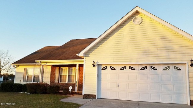Photo - 103 Lakeside Ct