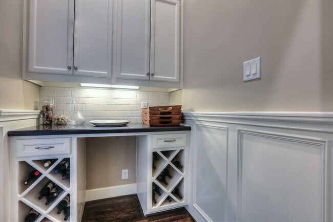Photo - 922 Alexander St