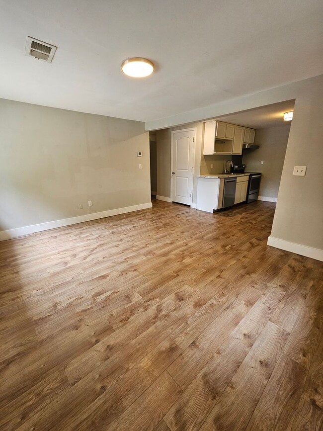Building Photo - 1045 Seaside Ln Unit 1045 Seaside Lane B