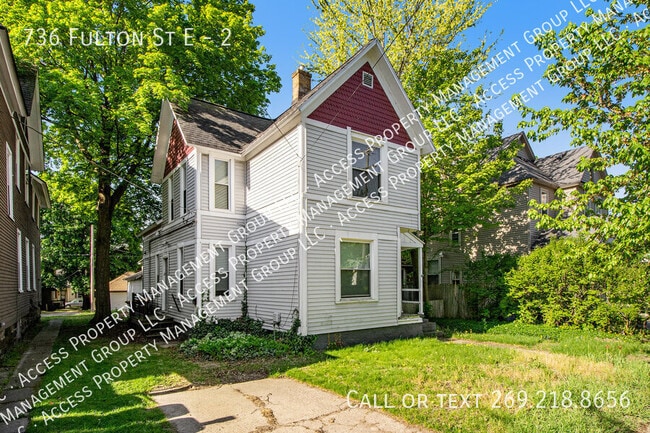 Photo - 736 Fulton St E House