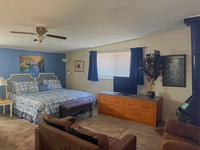 Photo - ROSE TREE INN - UPTOWN SEDONA- FURNISHED STUDIO - CABLE TV, WIFI, UTILITIES INCLUDED!