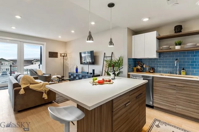 Building Photo - Furnished 1 bed 1 bath apartment close to MSU