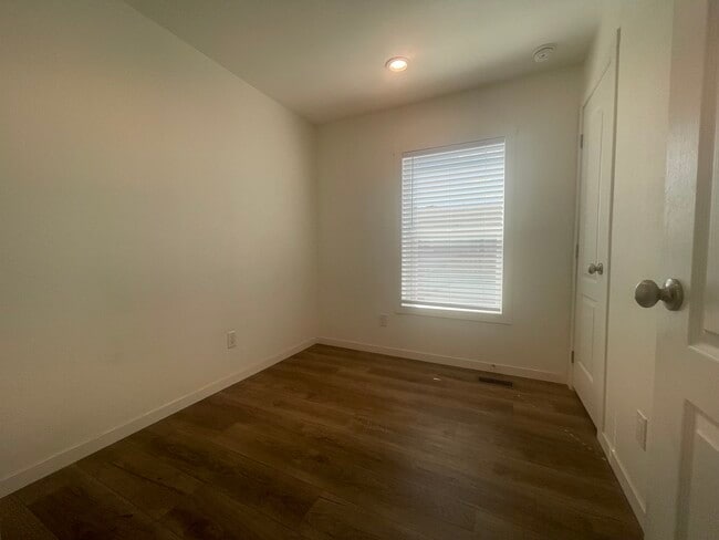 2627 S Lamb Blvd