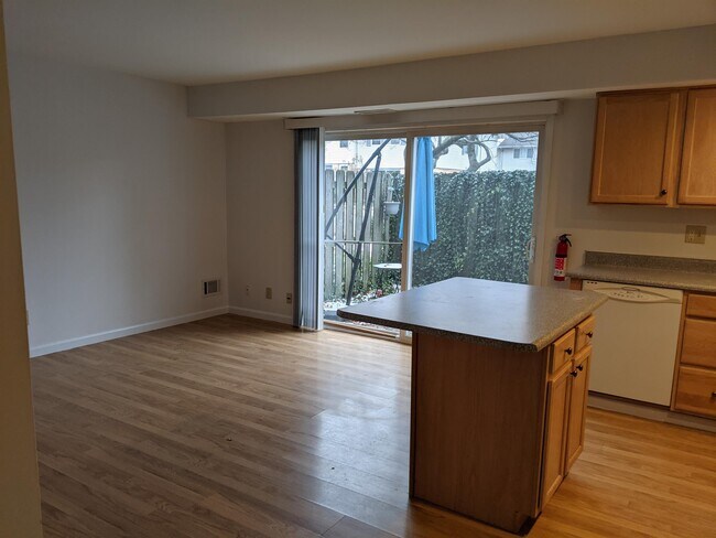 Photo - 3575 Kenbrooke Ct Townhome