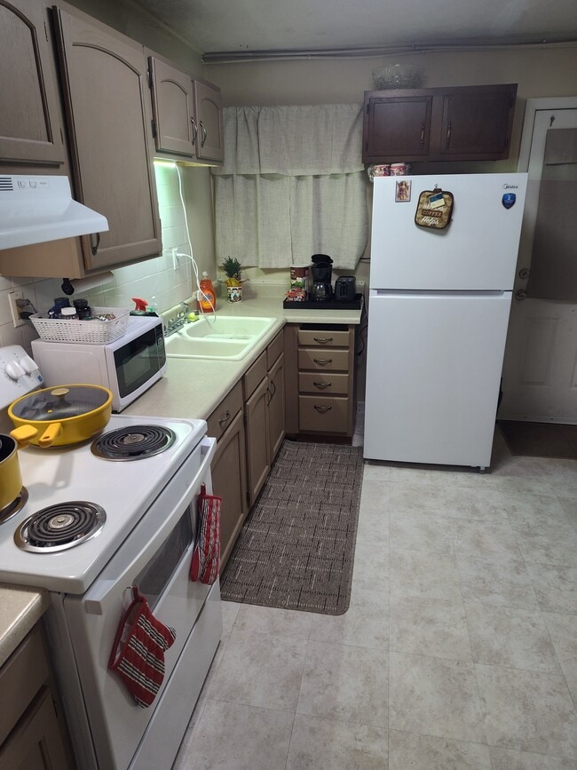 Photo - 14 Redbank Dr