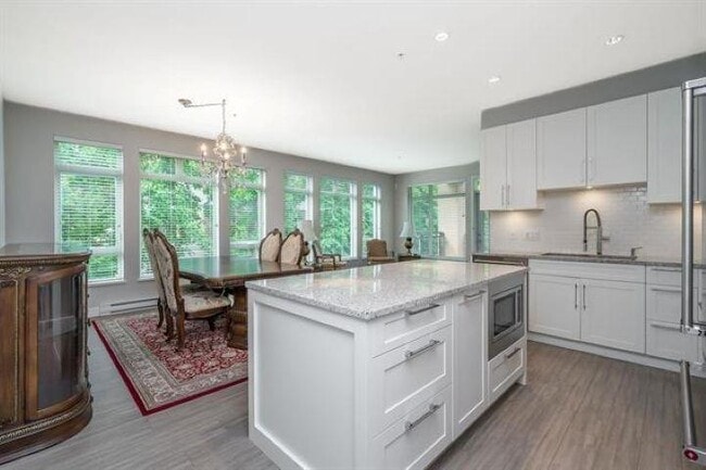 Photo - 1975-1154 154 St