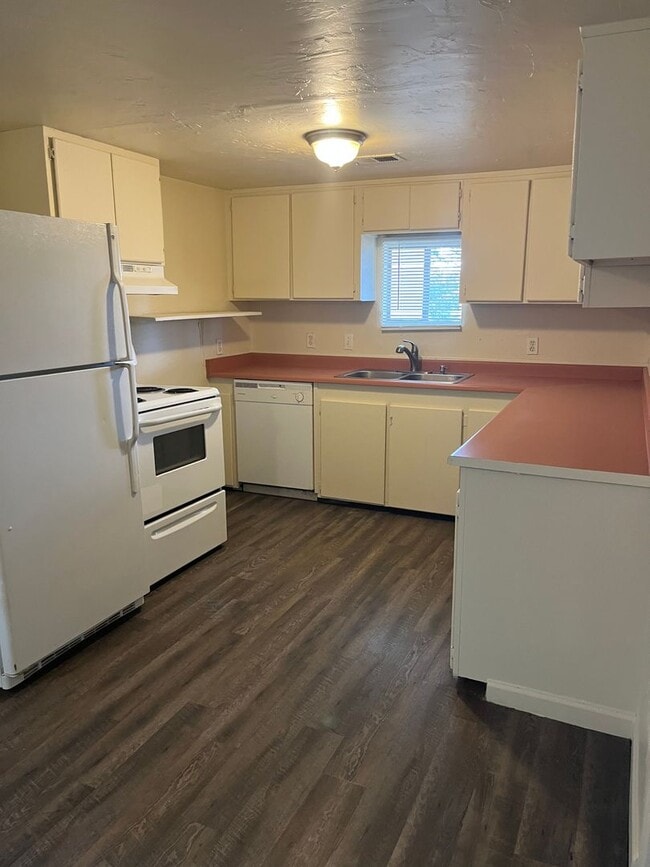 Photo - ***3 BEDROOM/1 BATHROOM IN PAULDEN***