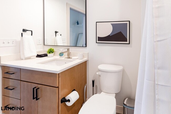 Photo - 5000 Euclid Ave Unidad 204