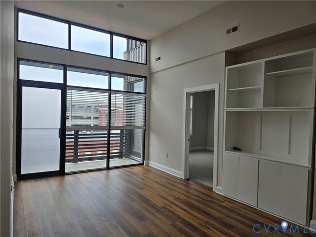 Photo - 1333 W Broad St Unidad 510