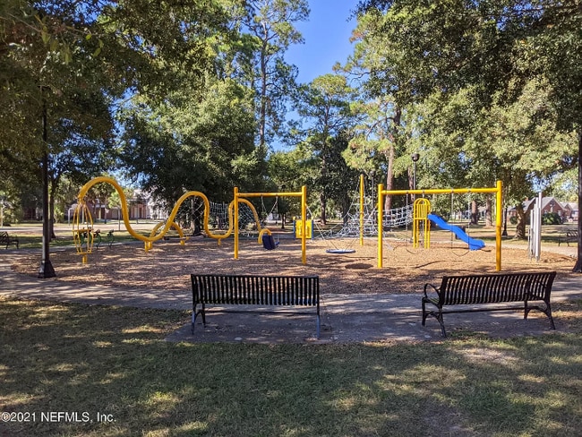 Photo - 547 W 28th St