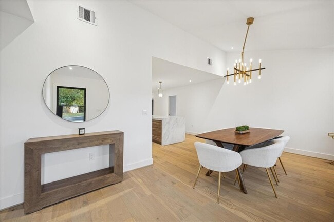 Photo - 1611 Ridgehaven Dr