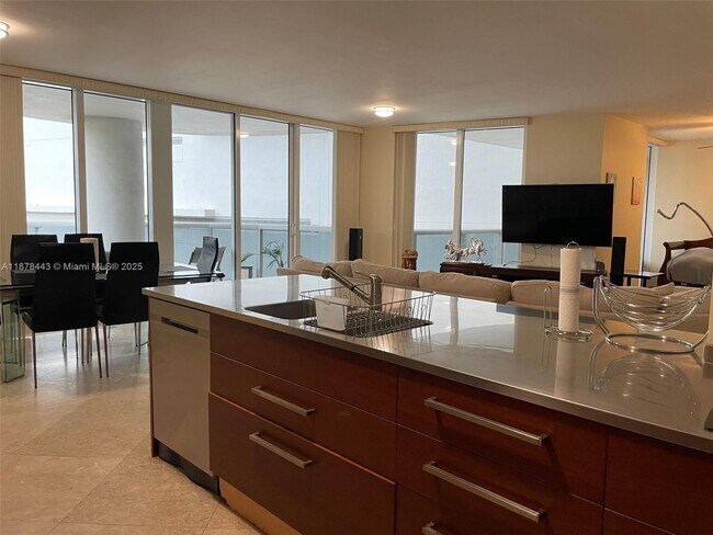 Photo - 1850 S Ocean Dr Unidad 510