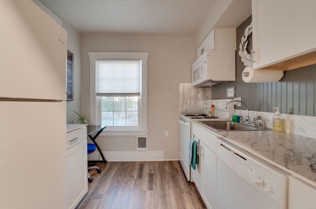 Photo - Garland district 1 bedroom apartment (Furnished)